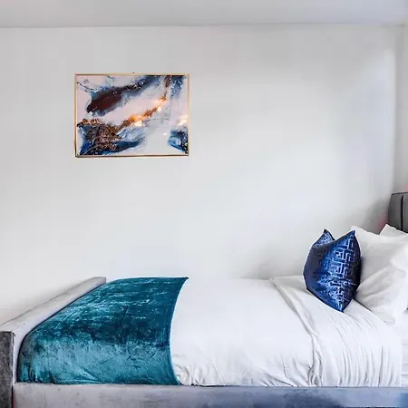 Holiday home Yinmae: Spacious 4-bedroom City Centre House With Free Parking