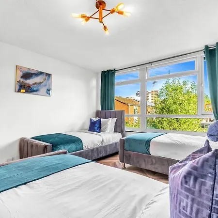 Holiday home Yinmae: Spacious 4-bedroom City Centre House With Free Parking Birmingham