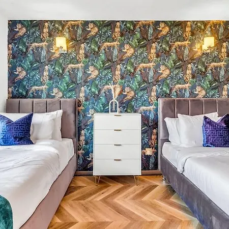 Yinmae: Spacious 4-bedroom City Centre House With Free Parking *