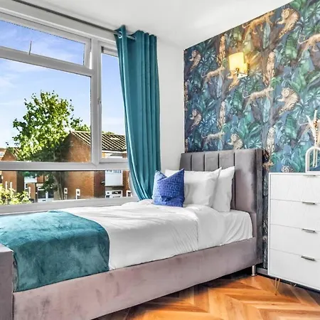 Yinmae: Spacious 4-bedroom City Centre House With Free Parking